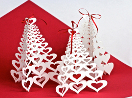 Деревце из сердечек в технике киригами