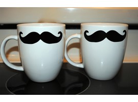 Кружка с усами для него