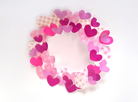 Венок из бумажных сердец
