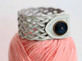 Кожаный браслет