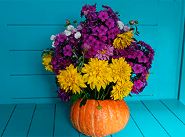 Букет в тыкве – очаровательная осенняя поделка