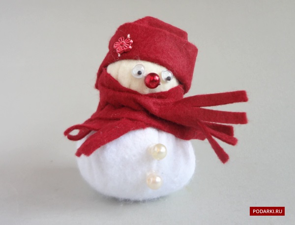 Очаровательный снеговик из флиса 20 см в красной шапке Подарок на Новый год Мягкая игрушка под елку