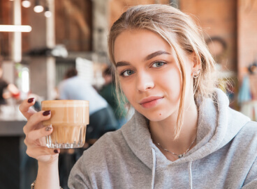 Девочке-подростку